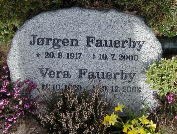 Billede af gravsten på Fladbjerg Kirkegård