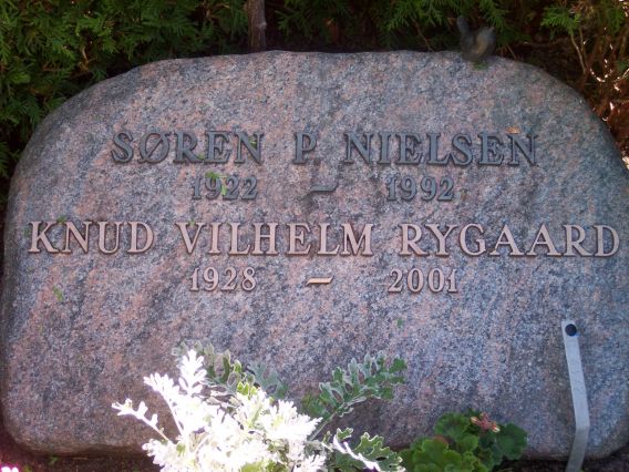 Billede af gravsten på Frederikshavn Kirkegård