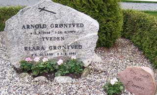 Billede af gravsten på Karup Kirkegård i Karup sogn