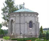 Billede af mausoleum på Volstrup Kirkegård
