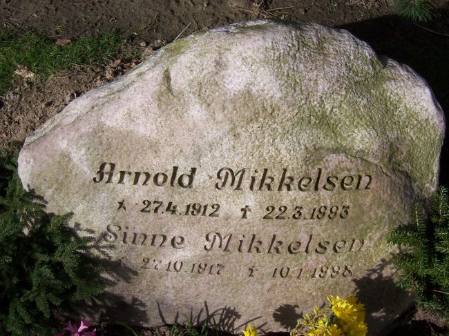 Billede af gravsten på Østervrå Kirkegård