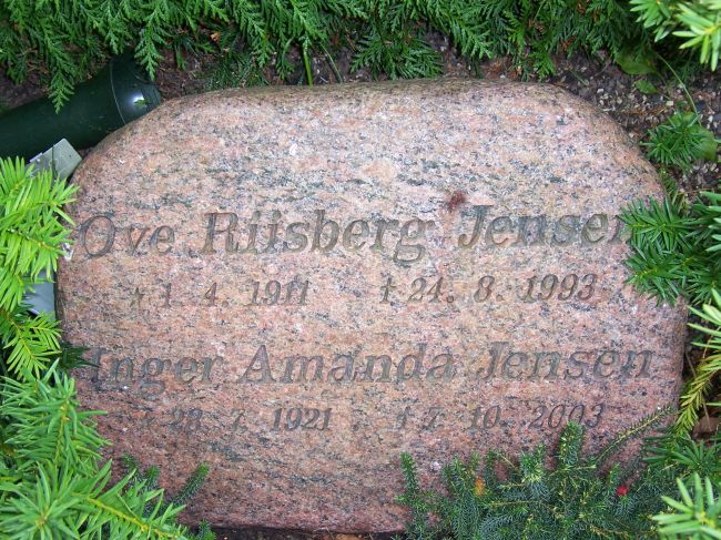 Billede af gravsten på Sæby Kirkegård