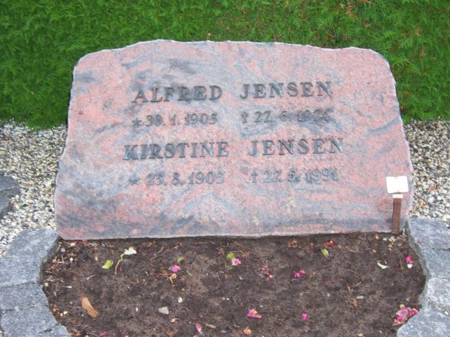 Billede af gravsten på Sæby Kirkegård